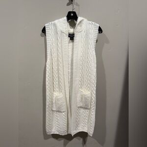 Women's White Cable Knit Sleeveless Sweater Vest